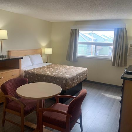 Northern Lights Inn Fort St. John Extérieur photo